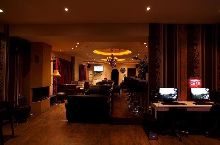 Pantheon Hotel & Suites Nerotriviá エクステリア 写真